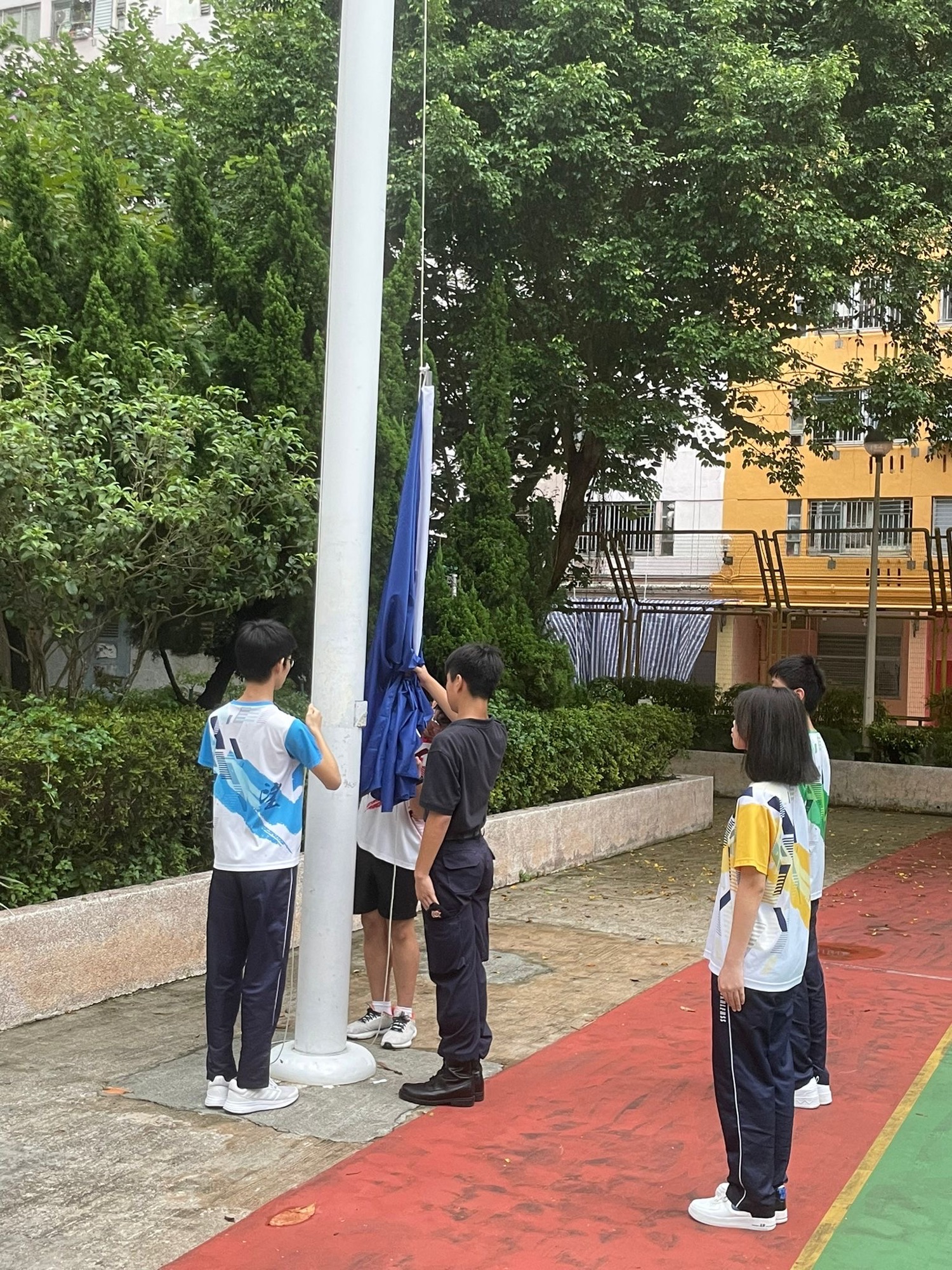 到校升旗訓練：培養愛國情懷