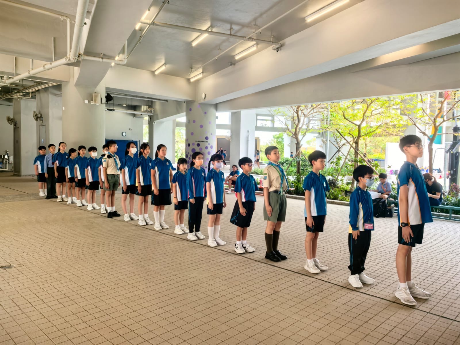 整齊步伐中學會尊重：中式步操訓練