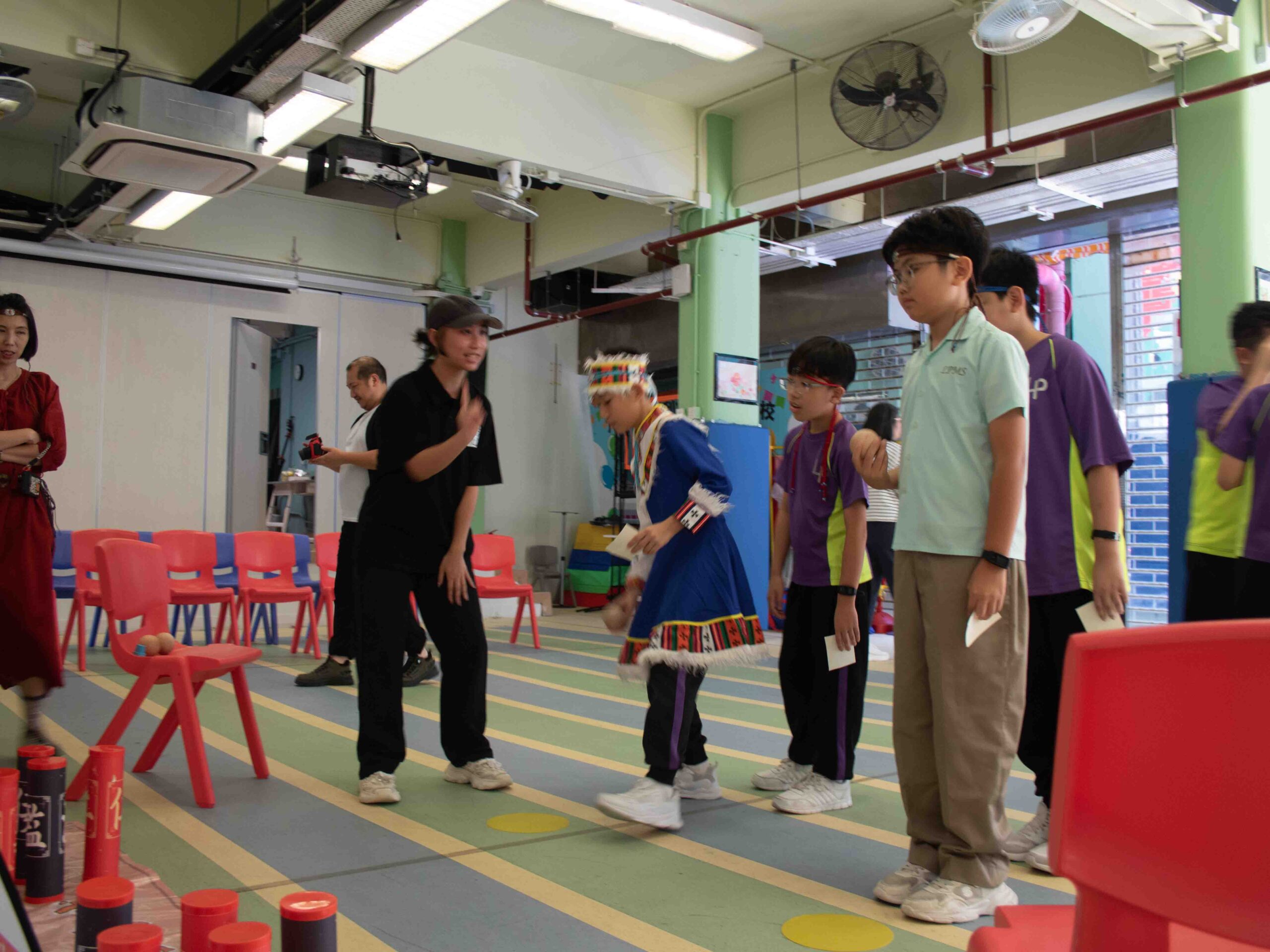 竹筒套圈公益行：愛心傳遞暖校園