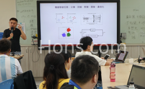 AI 教師工作坊到校！香港小學老師10 分鐘整出互動語文課件