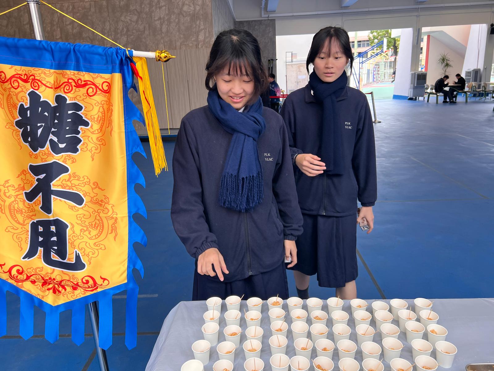 香港學校運動會｜糖不甩到會 補充體力 為運動員加油