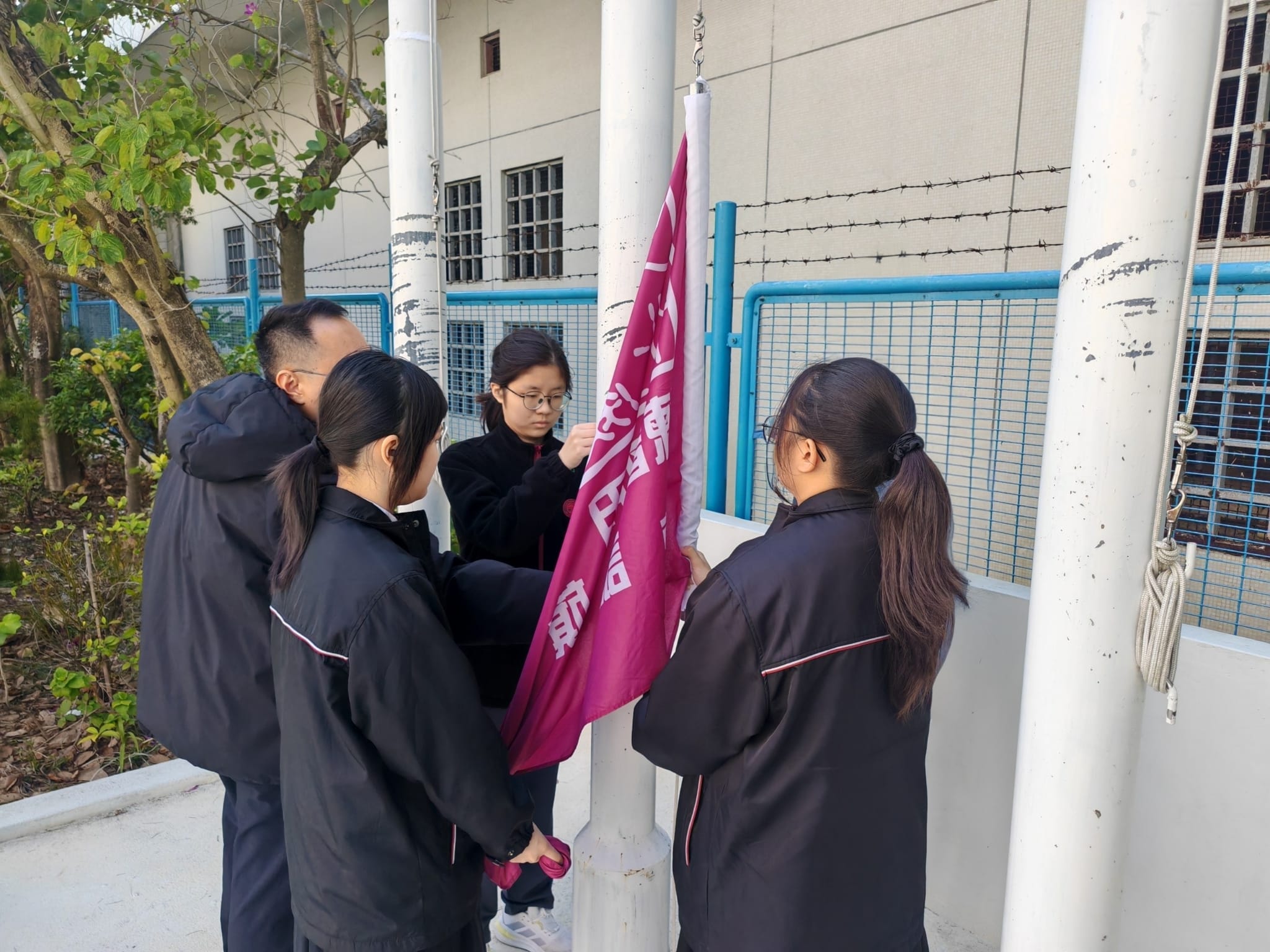 中學升旗訓練：強化紀律與國民身份認同