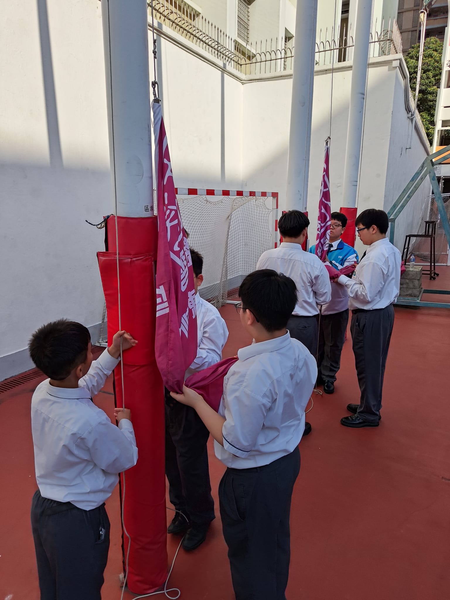 到校升旗訓練 vs 自行訓練：香港學校應該怎樣選？