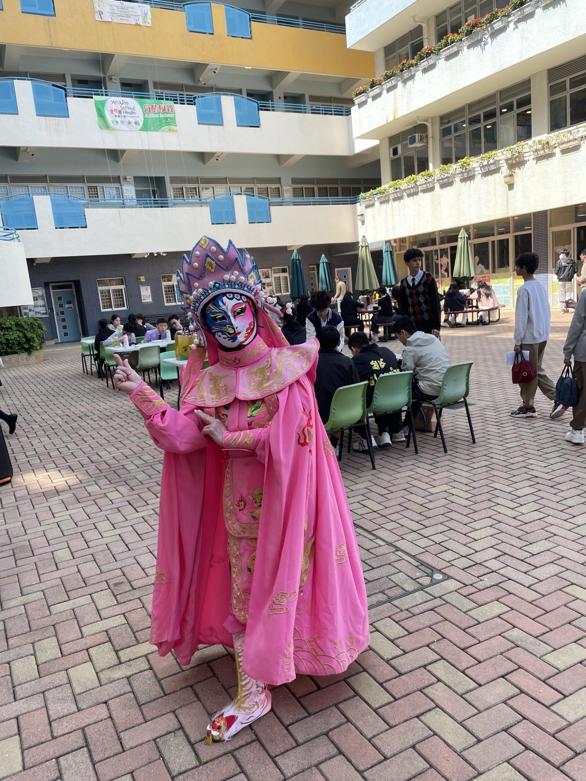 到校變臉表演，讓非遺藝術煥發青春活力