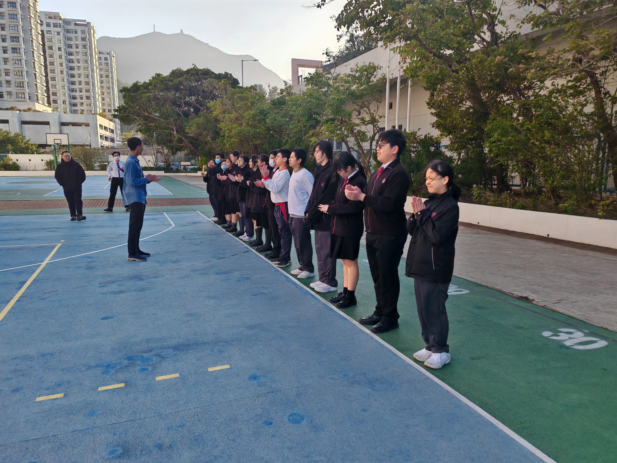 學期 10 節長期中式步操訓練 建立常規升旗隊隊伍