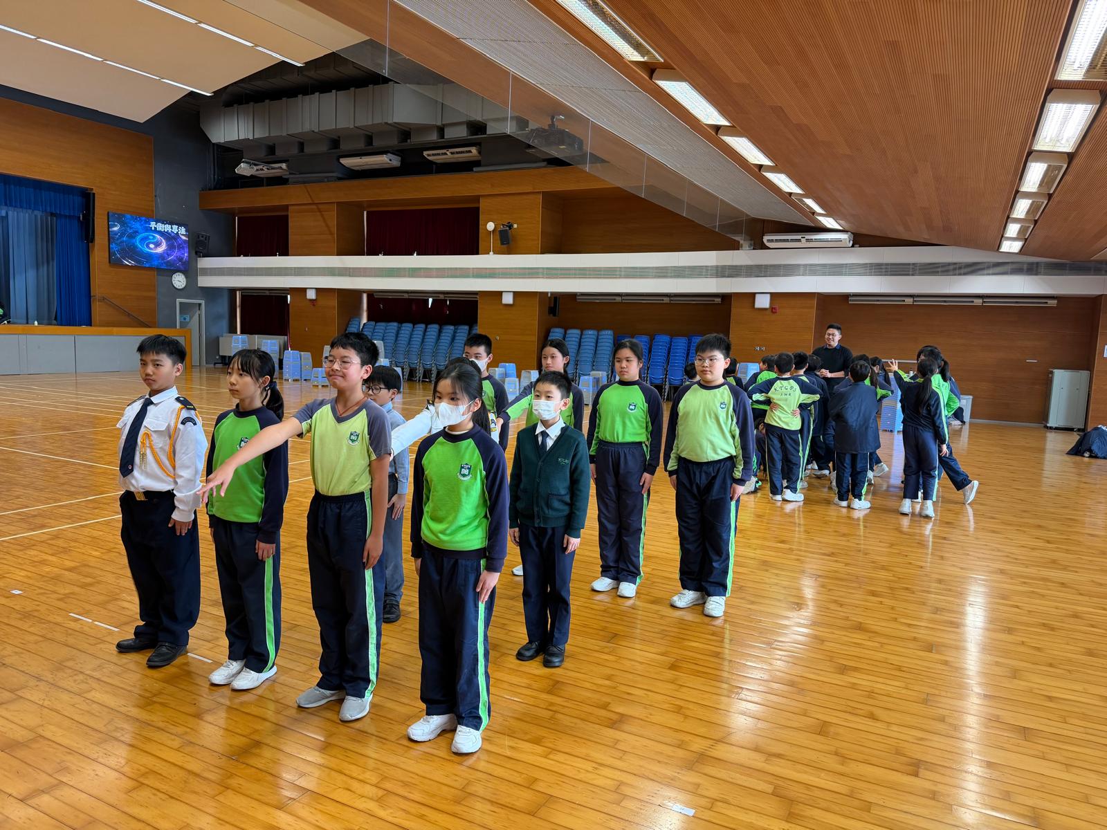 小學升旗隊必備：到校中式步操訓練強化國民身份認同